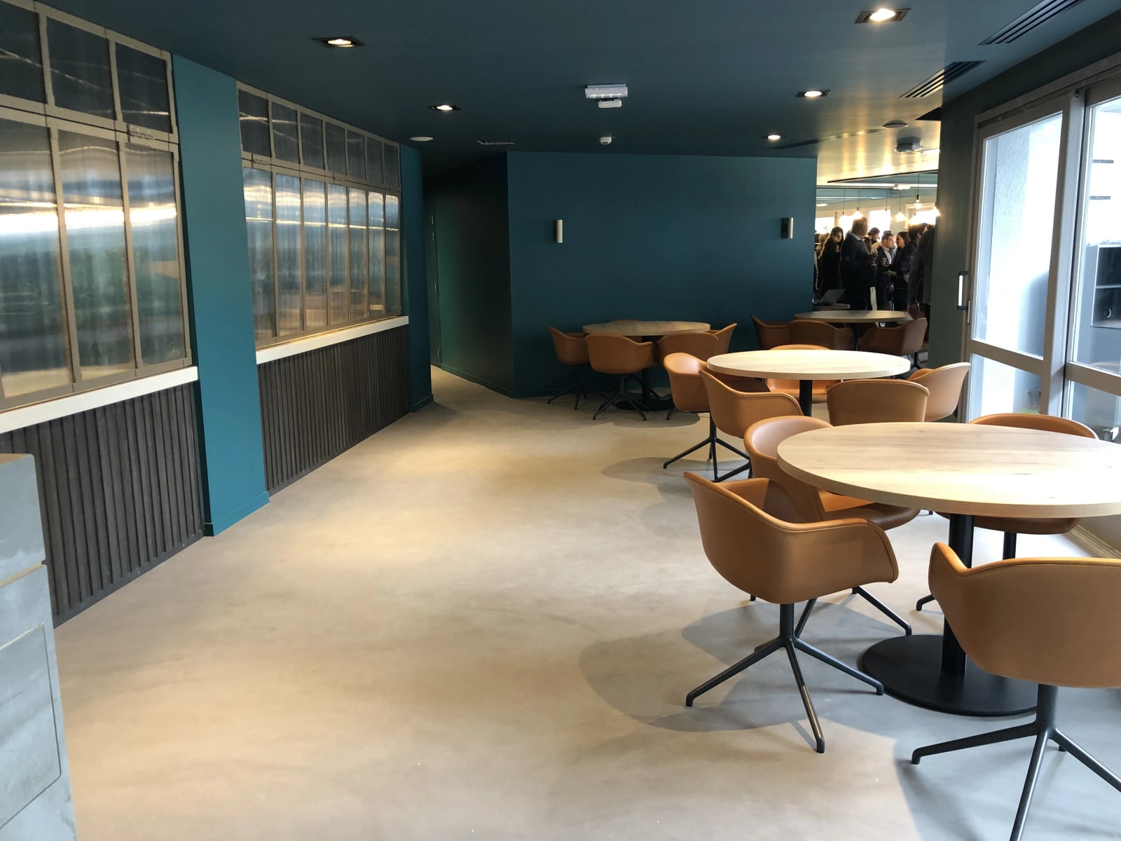 Finitions murales restaurants gastronomiques : ambiances d'exception et matériaux premium pour CHR